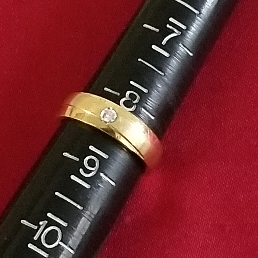 18K 750 Diamond Ring - Picture 12 of 16